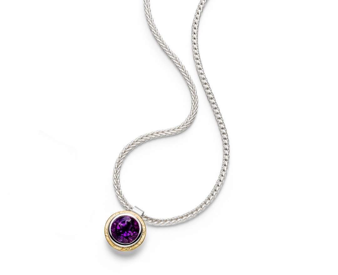 Goldschmiede TRAPEZ - Birgit Johannsen Halskette mit Amethyst, Silber und 18 Karat Gold