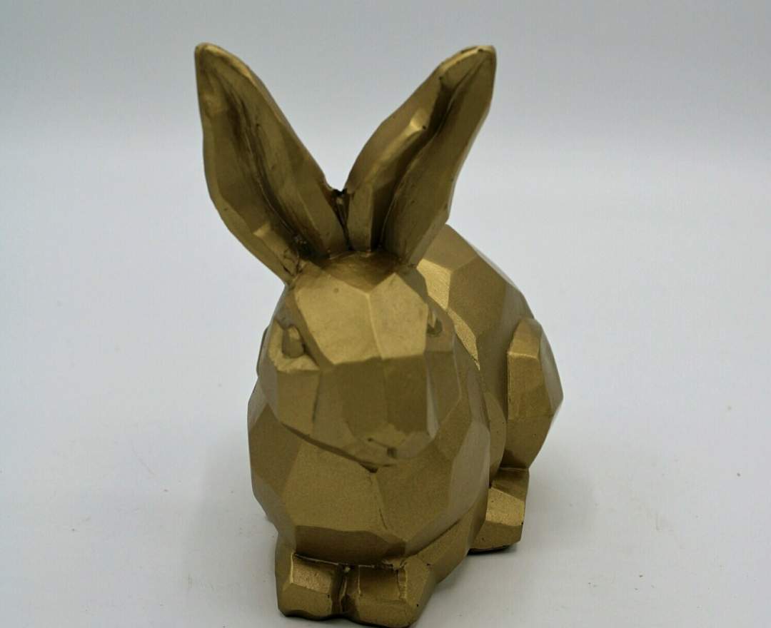 1st Tannendiele Großer goldener Osterhase, liegend