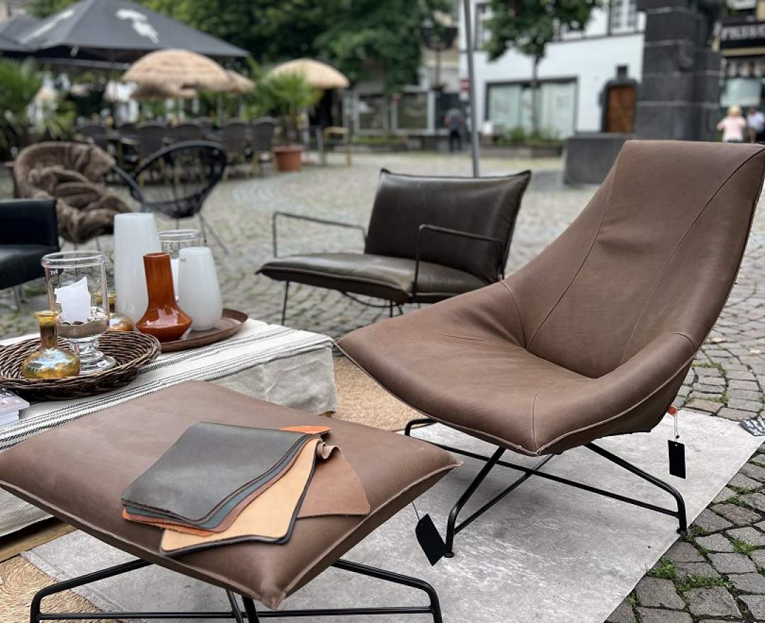 Jess Design - Dreh-Sessel Beal mit passendem Hocker